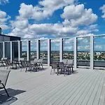 Hanza Tower 22 White Jacussi & Sauna & Pool & Апартаменты